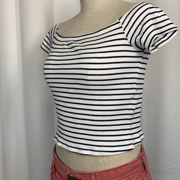 H&M Divided Striped Stretch Short Sleeve Crop Top - White/Blue, Size Medium - Picture 4 of 6